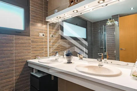 Haus 228 m² in Sant Just Desvern