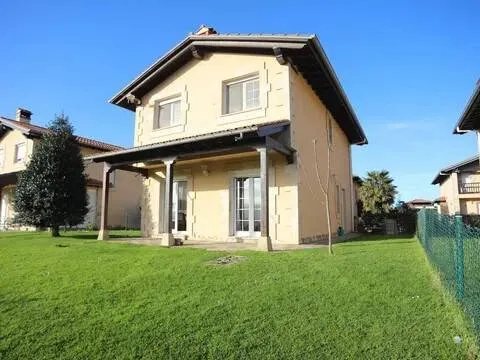 Casa de 216 m² a Udías