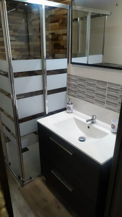 Habitació de lloguer, Madrid (2/3)