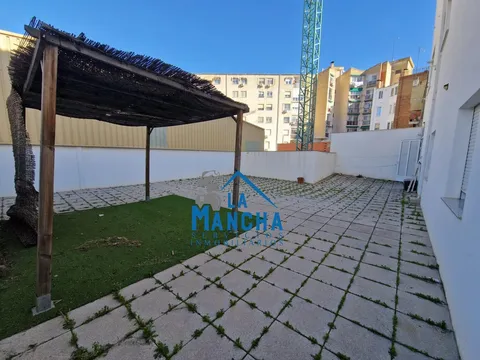 Wohnung 101 m² in Albacete