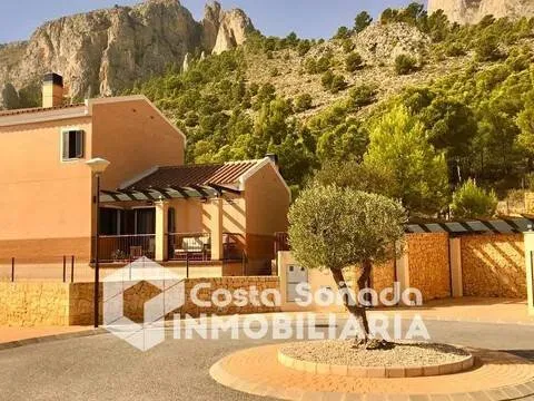 House 174 m² in Polop
