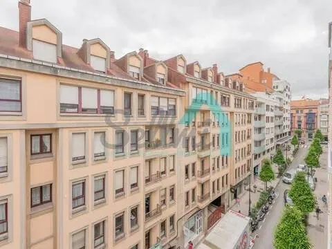 Pis de 94 m² a Oviedo