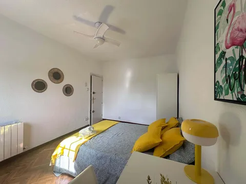 Room for rent, Madrid (4/18)