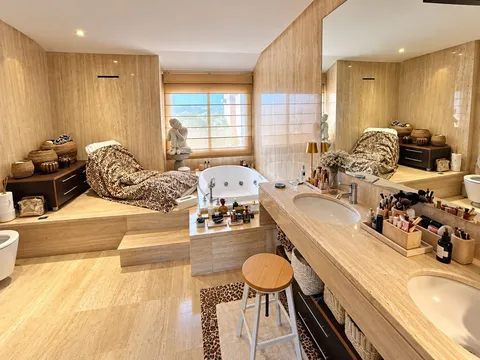 Appartement 330 m² à Luque