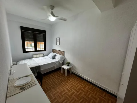 Habitació de lloguer, Madrid (3/9)
