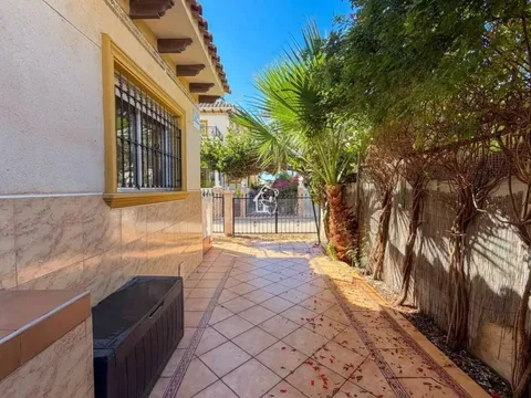 Casa de 100 m² a Oriola