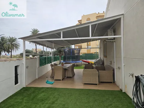 Casa de 100 m² a Oliva