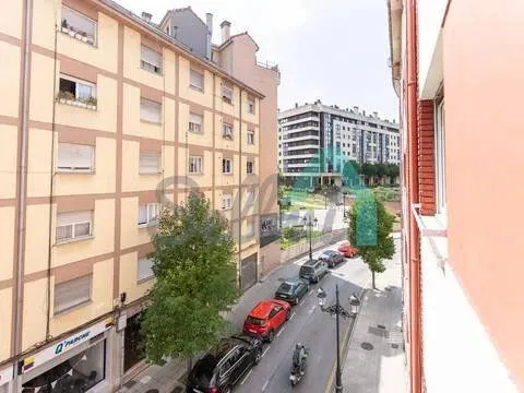 Pis de 86 m² a Oviedo