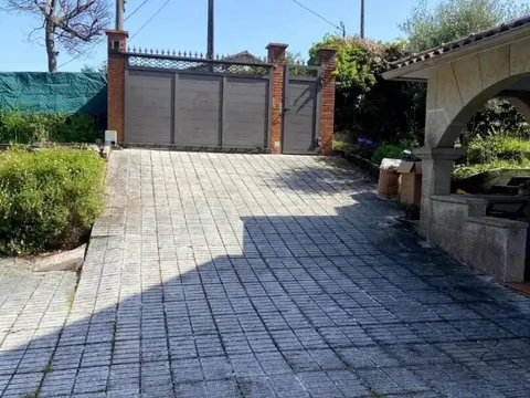 House 300 m² in Cangas de Morrazo