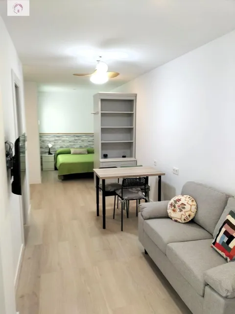 Flat 35 m² in Granada