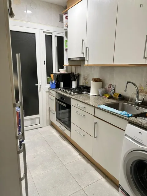Room for rent, Barcelona (4/20)