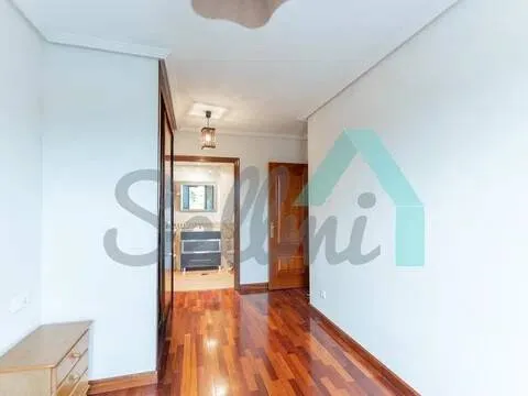 Piso de 77 m² en Oviedo