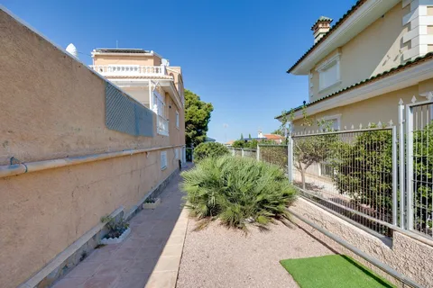 Casa de 355 m² a Torrevella