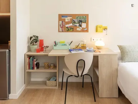 Zimmer zur Miete, Terrassa (2/3)