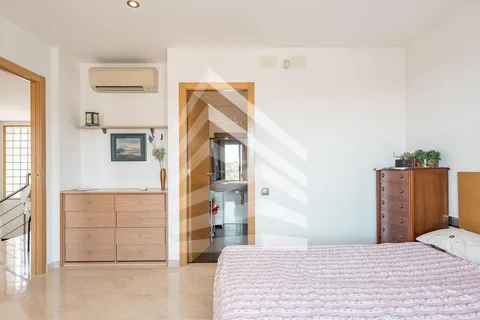 Haus 228 m² in Sant Just Desvern