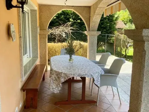 House 300 m² in Cangas de Morrazo
