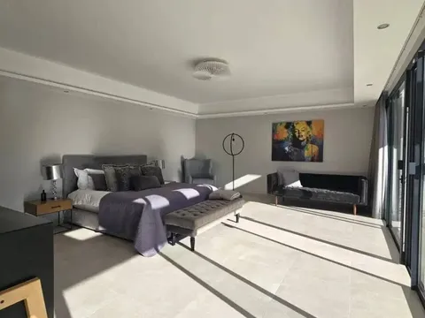 Maison 678 m² à San Roque