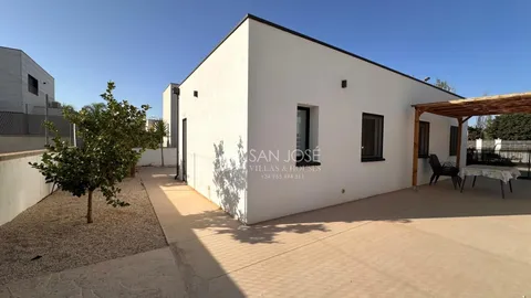 House 131 m² in Aspe
