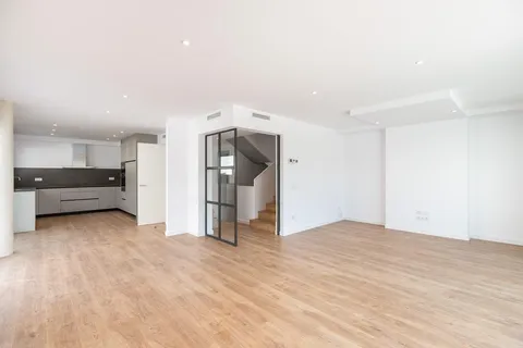 Appartamento 344 m² a Tiana