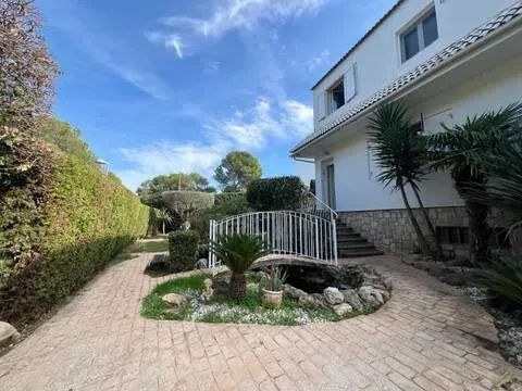 Casa de 303 m² a Paterna