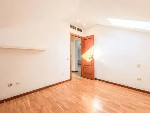 Wohnung 217 m² in Madrid