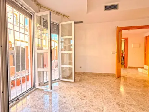 Casa de 151 m² a Tomares