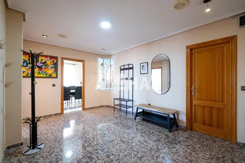 Zimmer 346 m², Montcada / Moncada