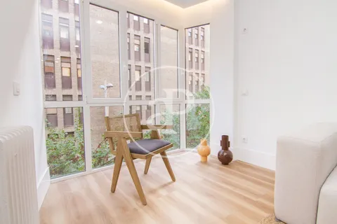 Flat 54 m² in Madrid (2/30)