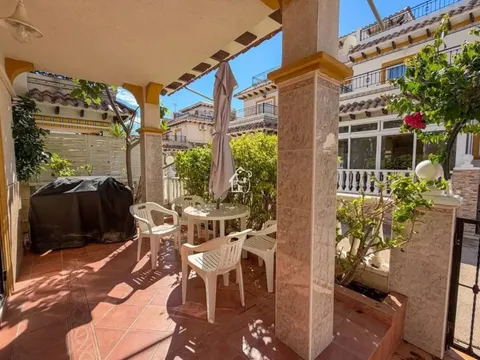 Casa de 100 m² a Oriola