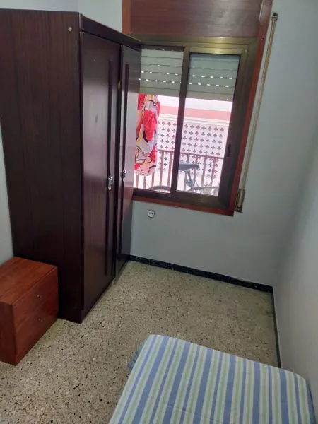 Habitació de lloguer, Calafell (3/5)