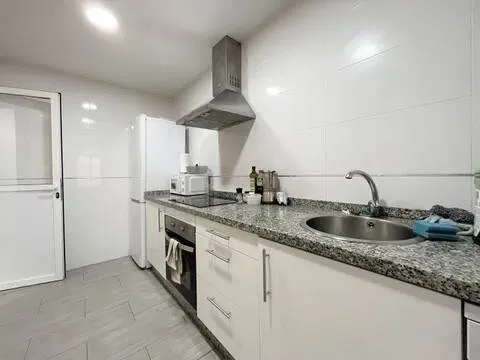 Кімната 95 м², Севільі