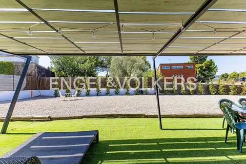 Casa de 300 m² a Pallejà