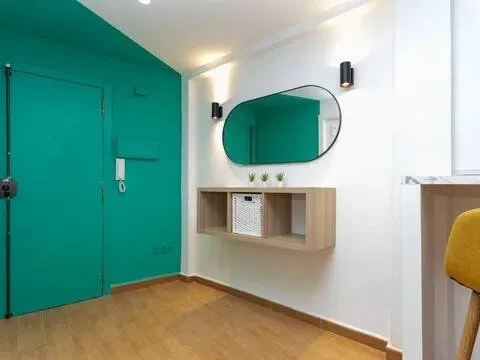 Room 95 m², València