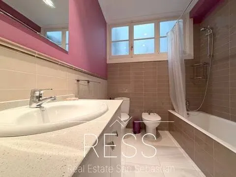 Pis de 136 m² a Sant Sebastià