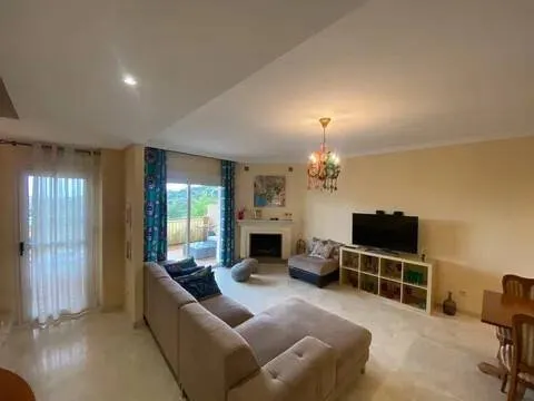 Flat 220 m² in Ojén
