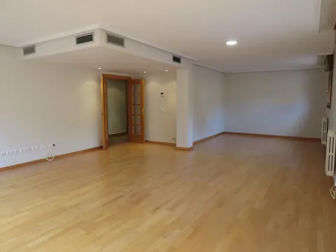 Pis de 355 m² a Saragossa