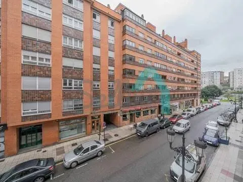 Pis de 84 m² a Oviedo