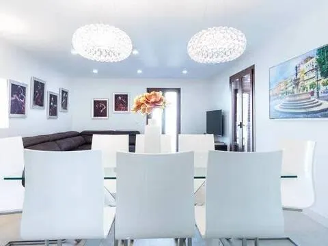 Кімната 158 м², Севільі