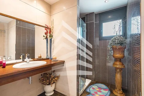 Haus 228 m² in Sant Just Desvern