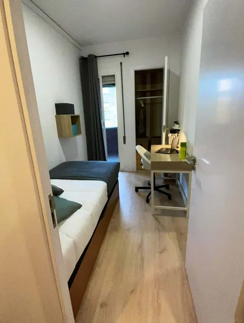 Room for rent, Barcelona (2/10)