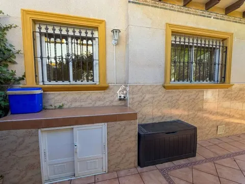 Casa de 100 m² a Oriola
