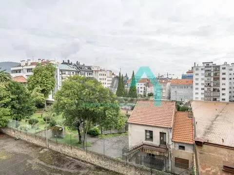 Pis de 136 m² a Oviedo