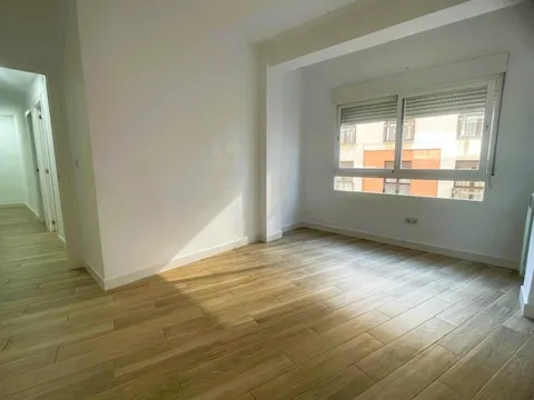 Flat 141 m² in Granada