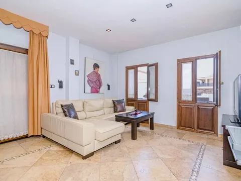 Casa de 350 m² en Las Gabias