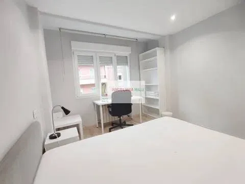 Pis de 80 m² a Oviedo
