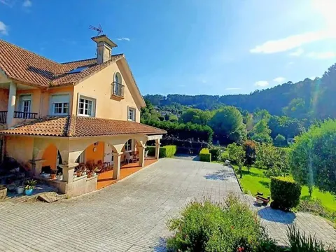 House 300 m² in Cangas de Morrazo
