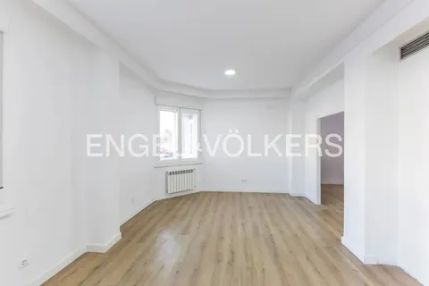 Wohnung 135 m² in Madrid