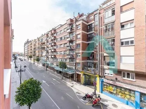 Pis de 85 m² a Oviedo