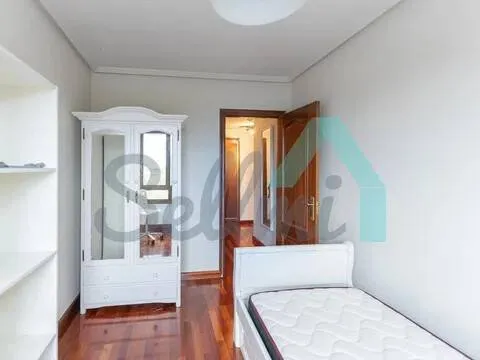 Piso de 77 m² en Oviedo