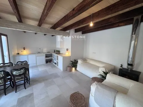 House 95 m² in Estellencs